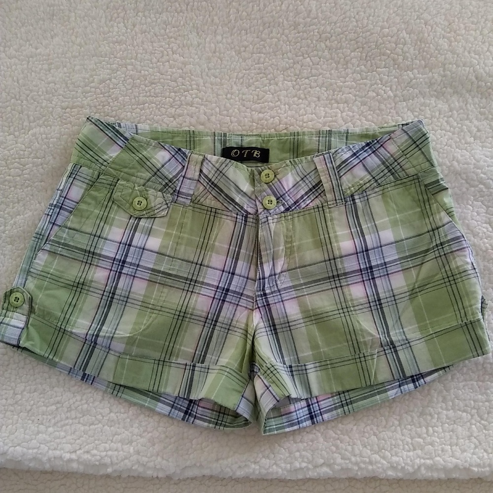 Green plaid cuffed shorts
